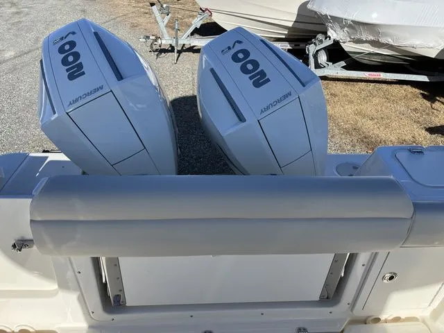 Slide: The Image of Boston Whaler 250 Outrage 2025 - 9