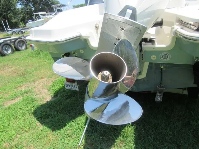 Slide: The Image of Boston Whaler 220 Dauntless 2023 - 11