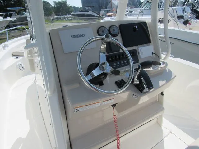 Slide: The Image of Boston Whaler 220 Dauntless 2023 - 13
