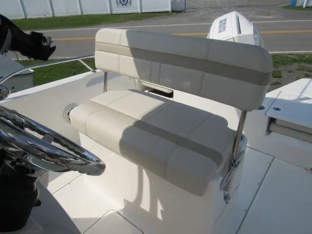 Slide: The Image of Boston Whaler 220 Dauntless 2023 - 14