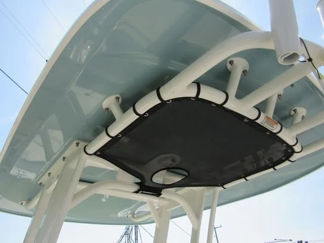 Slide: The Image of Boston Whaler 220 Dauntless 2023 - 20