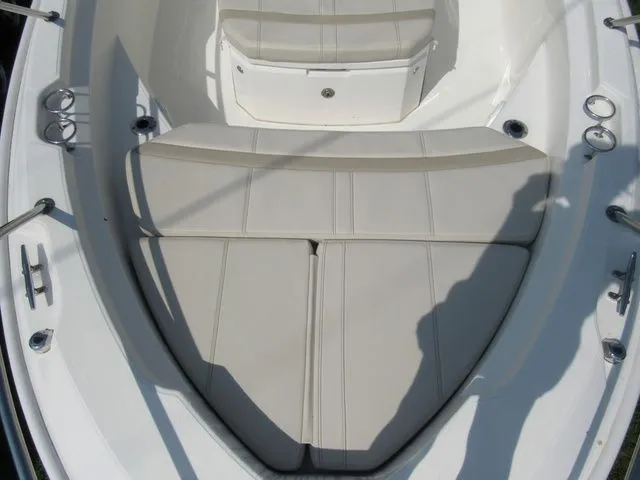 Slide: The Image of Boston Whaler 220 Dauntless 2023 - 22