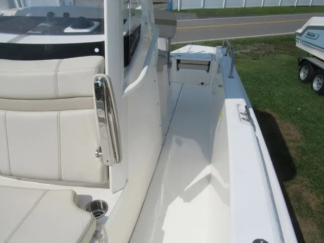 Slide: The Image of Boston Whaler 220 Dauntless 2023 - 24