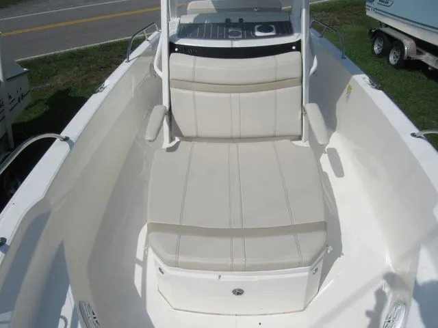 Slide: The Image of Boston Whaler 220 Dauntless 2023 - 25