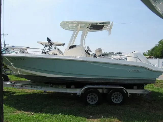 Slide: The Image of Boston Whaler 220 Dauntless 2023 - 3