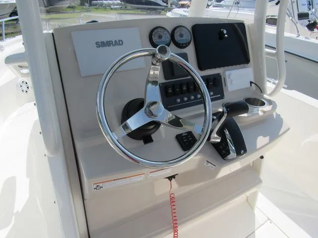 Slide: The Image of Boston Whaler 220 Dauntless 2023 - 31