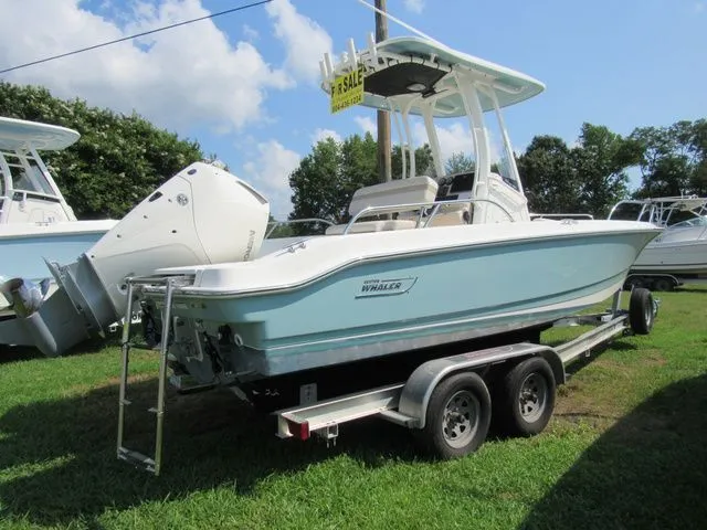 Slide: The Image of Boston Whaler 220 Dauntless 2023 - 5