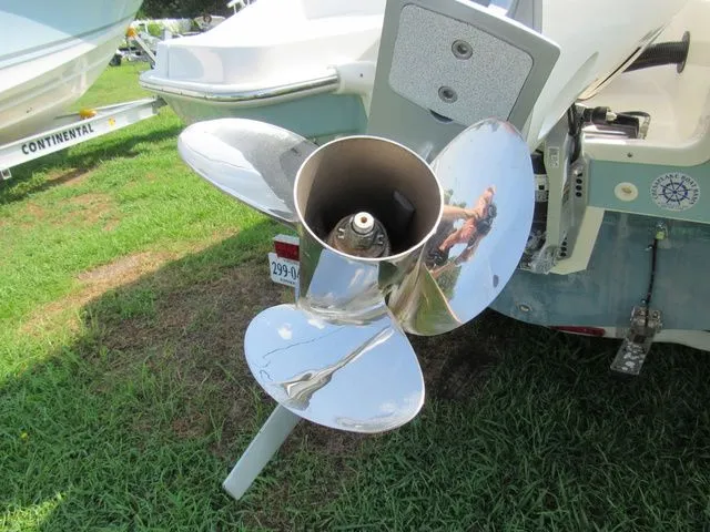 Slide: The Image of Boston Whaler 220 Dauntless 2023 - 7