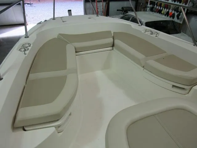 Slide: The Image of Boston Whaler 270 Dauntless 2019 - 11