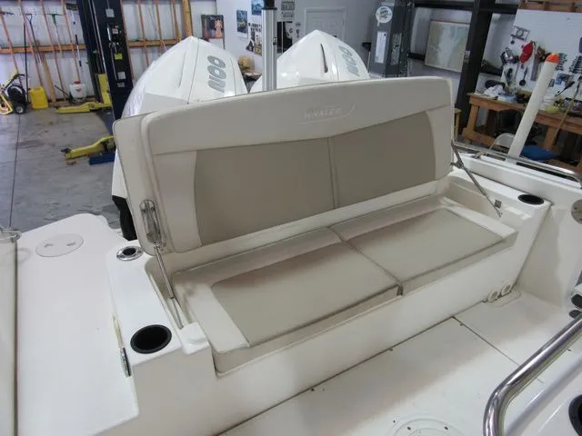Slide: The Image of Boston Whaler 270 Dauntless 2019 - 13