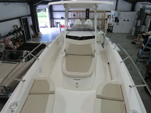 Slide: The Image of Boston Whaler 270 Dauntless 2019 - 15