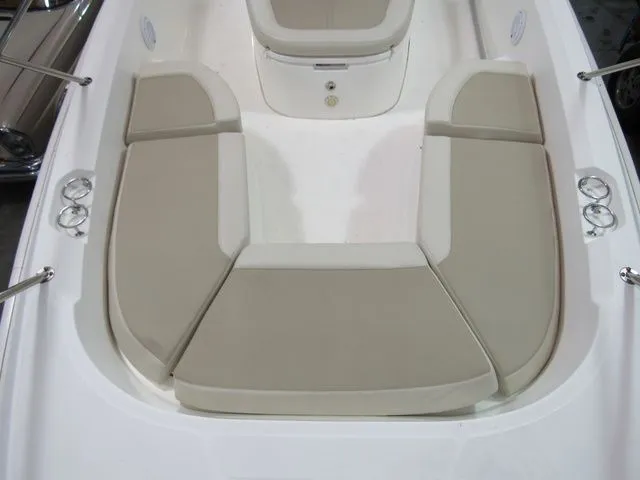 Slide: The Image of Boston Whaler 270 Dauntless 2019 - 16
