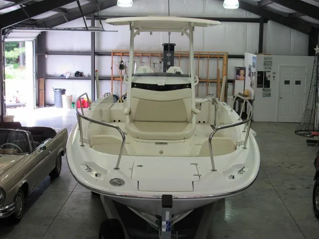 Slide: The Image of Boston Whaler 270 Dauntless 2019 - 18