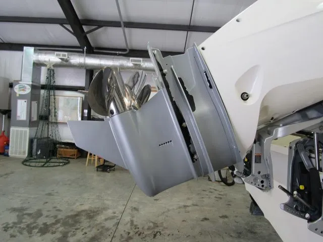 Slide: The Image of Boston Whaler 270 Dauntless 2019 - 23