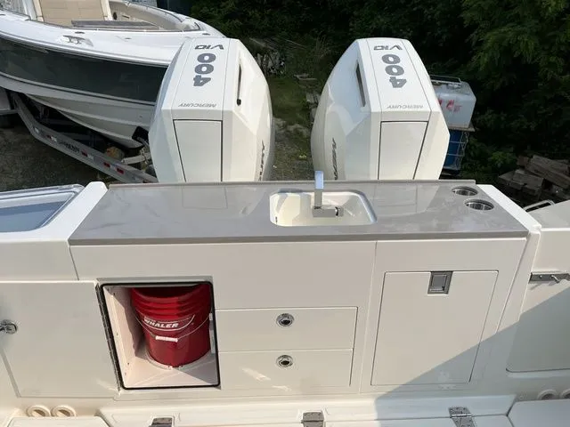 Slide: The Image of Boston Whaler 330 Vantage 2025 - 25