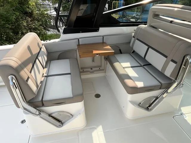 Slide: The Image of Boston Whaler 330 Vantage 2025 - 5