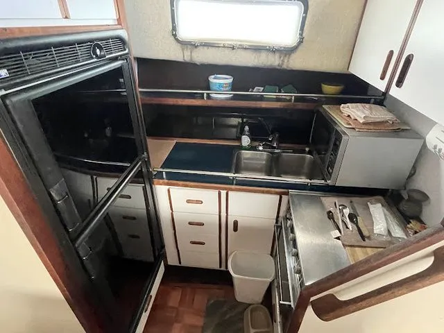 Slide: The Image of Carver 3607 Aft Cabin Motoryacht 1986 - 16