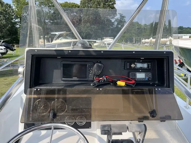 Slide: The Image of Boston Whaler 24 Outrage 1997 - 14