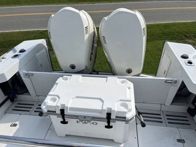 Slide: The Image of Boston Whaler 24 Outrage 1997 - 17