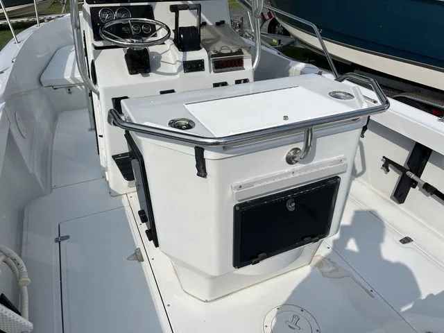 Slide: The Image of Boston Whaler 24 Outrage 1997 - 18