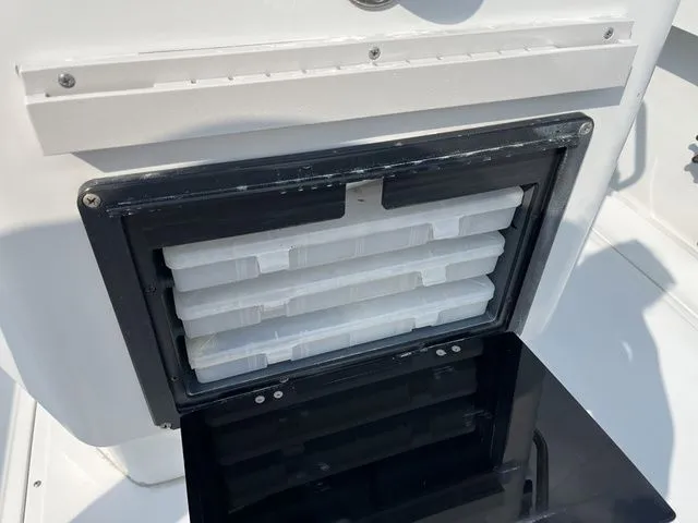 Slide: The Image of Boston Whaler 24 Outrage 1997 - 19