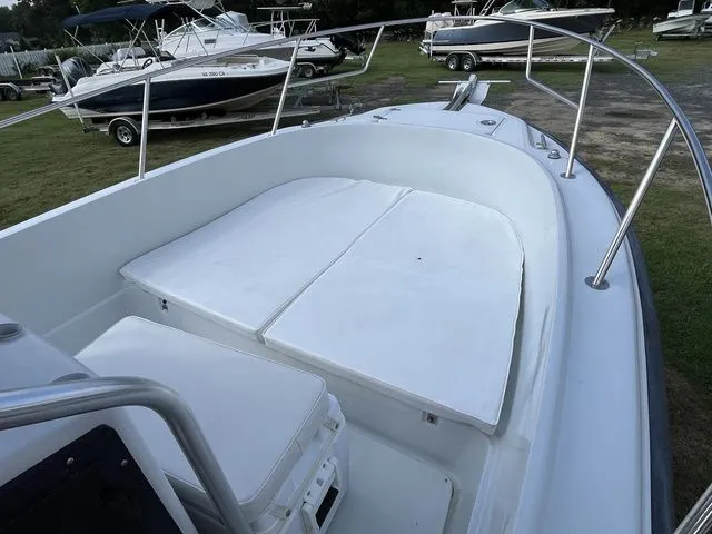 Slide: The Image of Boston Whaler 24 Outrage 1997 - 4