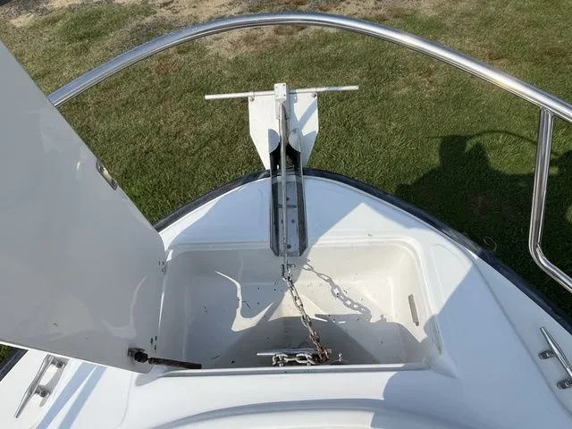 Slide: The Image of Boston Whaler 24 Outrage 1997 - 8