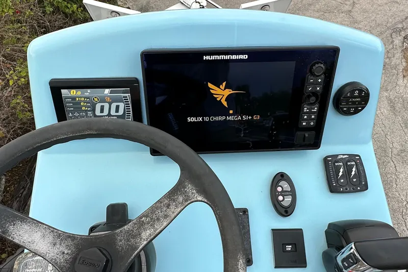 Slide: The Image of 2023 Pathfinder 2500 Hybrid boat dashboard with Humminbird Solix 10 CHIRP MEGA SI+ G3 display. - 18