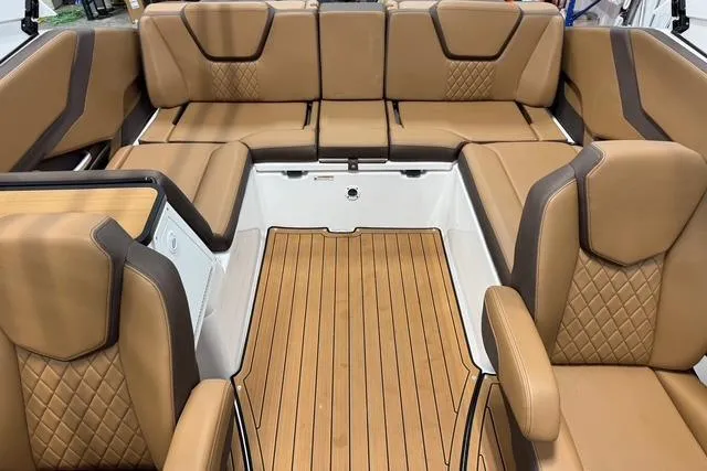 Slide: The Image of 2025 Yamaha Boats 252SE interior with luxurious tan seating and wood-style flooring. - 18
