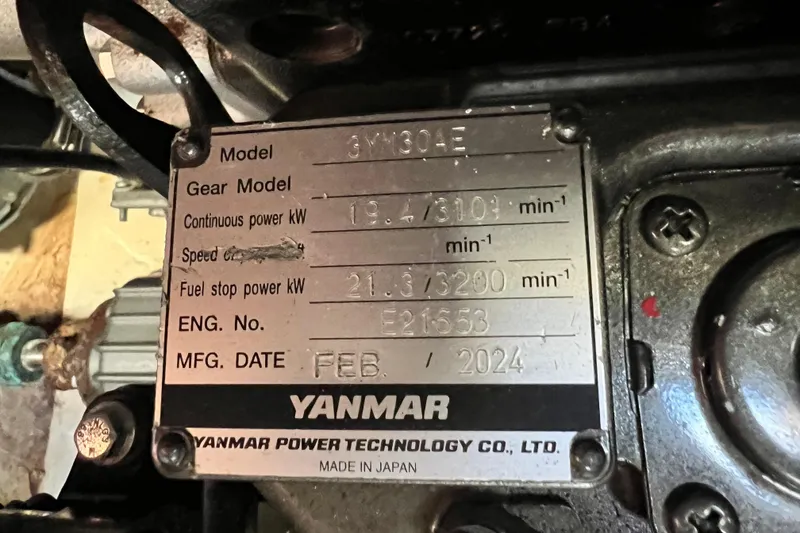 Slide: The Image of Yanmar engine plate on Gemini Legacy 35, 2013 model, showing specifications and manufacturing date. - 79