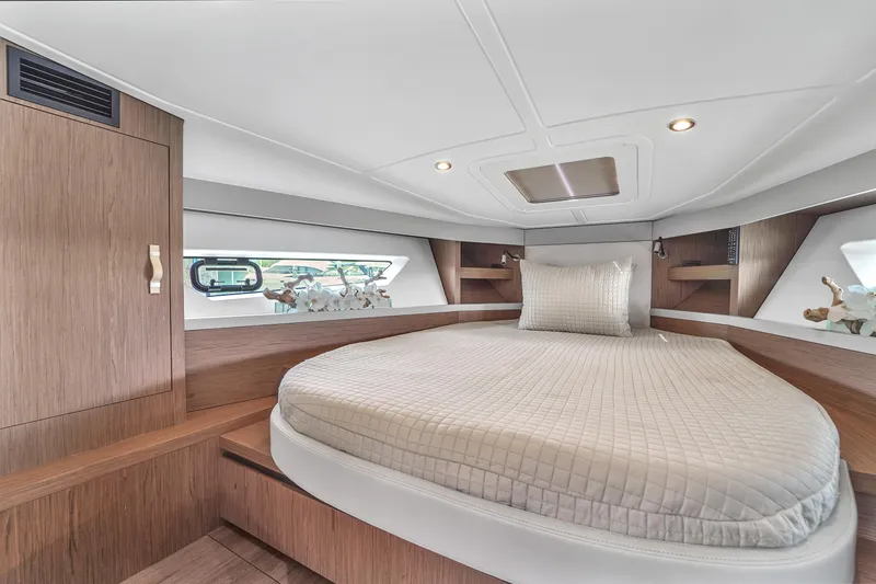 Slide: The Image of Beneteau Gran Turismo 40 - 24