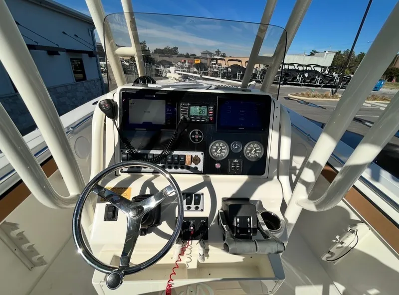 Slide: The Image of Key West 244 Center Console 2016 - 10