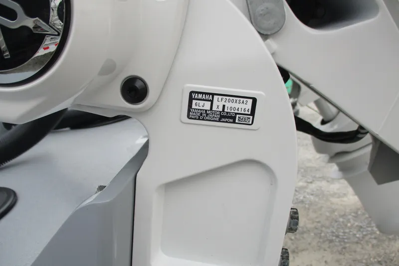 Slide: The Image of Close-up of Yamaha motor label on Bluewater 25t, 2026 model. - 19