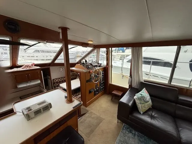 Slide: The Image of Tollycraft 40 Sun Deck 1985 - 17