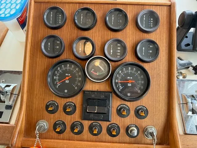 Slide: The Image of Tollycraft 40 Sun Deck 1985 - 20