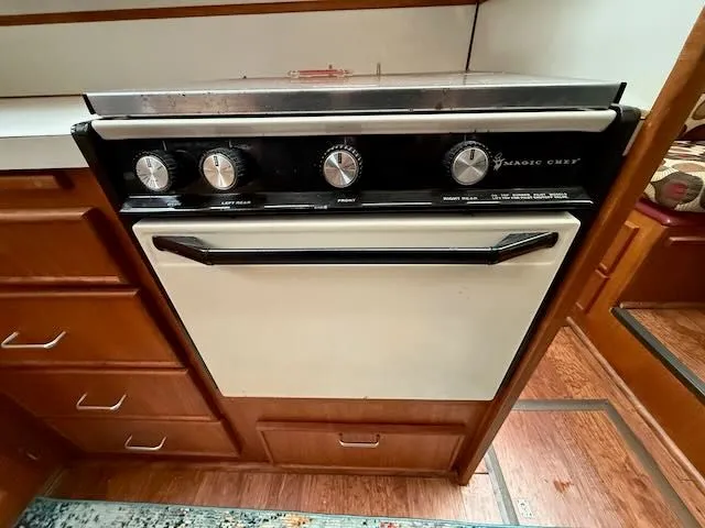 Slide: The Image of Tollycraft 40 Sun Deck 1985 - 26