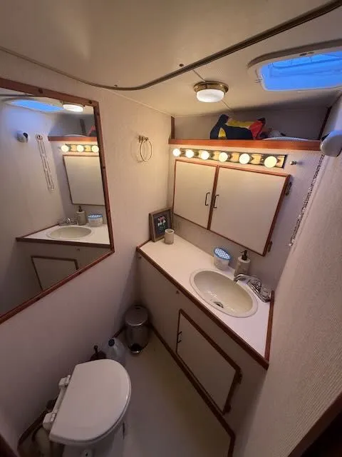 Slide: The Image of Tollycraft 40 Sun Deck 1985 - 32