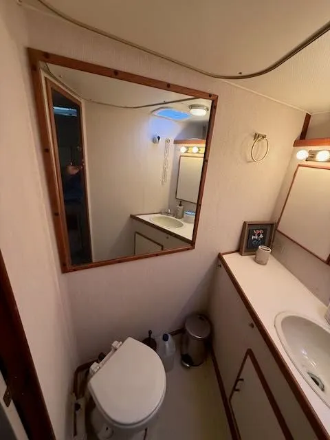 Slide: The Image of Tollycraft 40 Sun Deck 1985 - 33