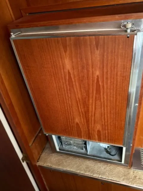 Slide: The Image of Tollycraft 40 Sun Deck 1985 - 37