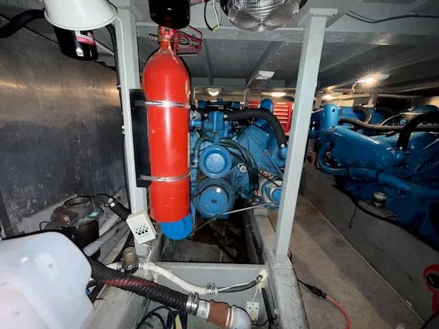 Slide: The Image of Tollycraft 40 Sun Deck 1985 - 43