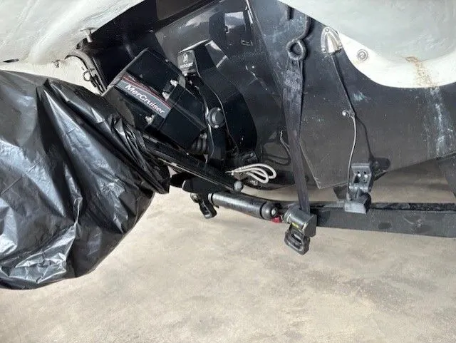 Slide: The Image of 2019 Glastron 225 GTS boat engine with MerCruiser drive. - 10