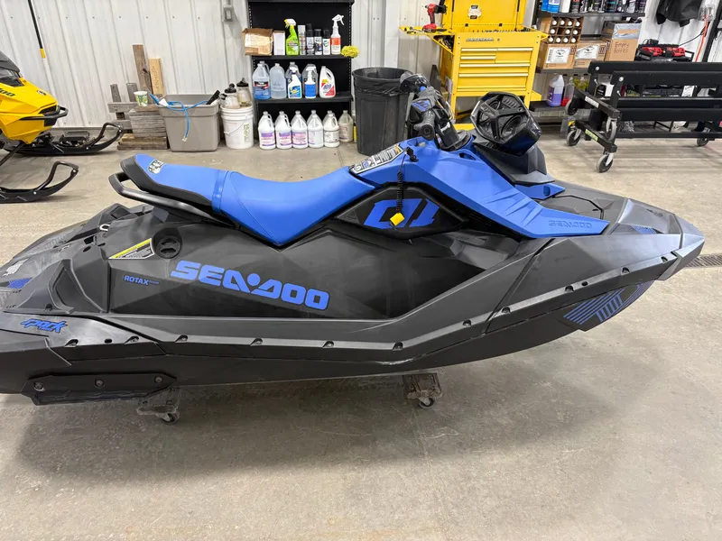 Slide: The Image of Sea-Doo Spark Trixx 2 up iBR Sound System 2023 - 4