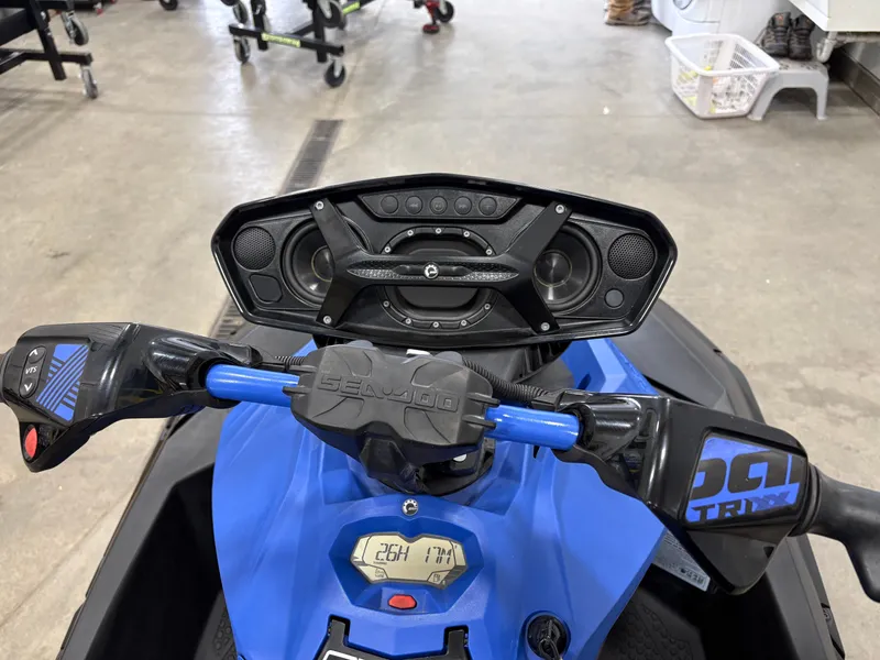 Slide: The Image of Sea-Doo Spark Trixx 2 up iBR Sound System 2023 - 8