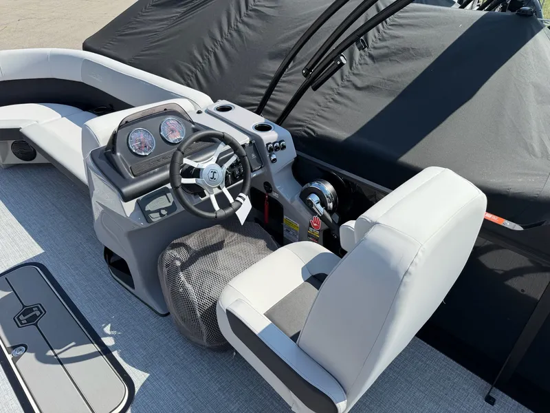 Slide: The Image of Interior view of Harris FloteBote CRUISER 230 SLDH 2026. - 11