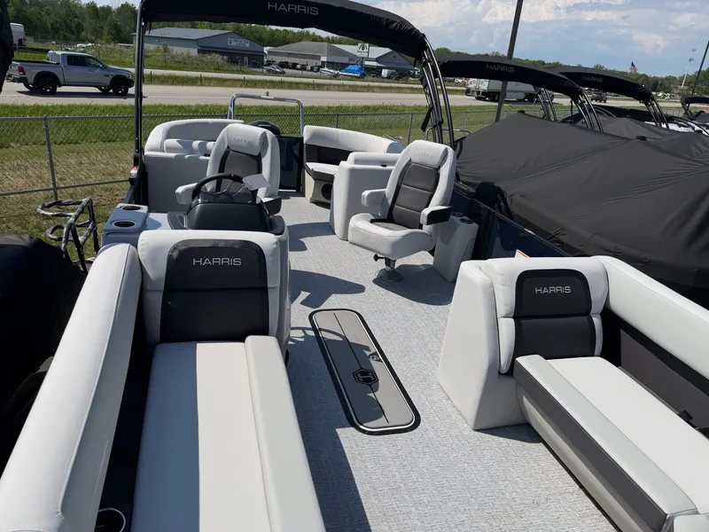 Slide: The Image of Interior of Harris FloteBote CRUISER 230 CWDH TRI-TOON 2026. - 5