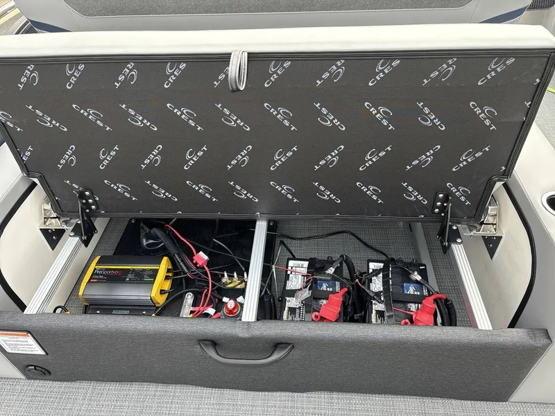 Slide: The Image of Crest 235 CONQUEST SLSC 2026 - 23