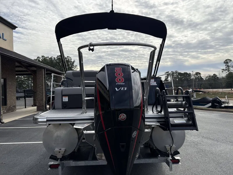 Slide: The Image of Crest 235 CONQUEST SLSC 2026 - 24