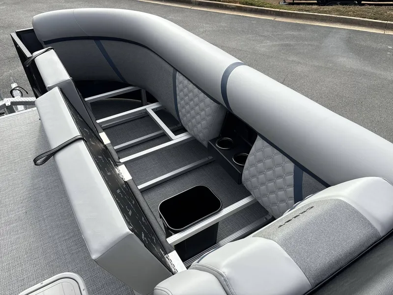 Slide: The Image of Crest 235 CONQUEST SLSC 2026 - 25