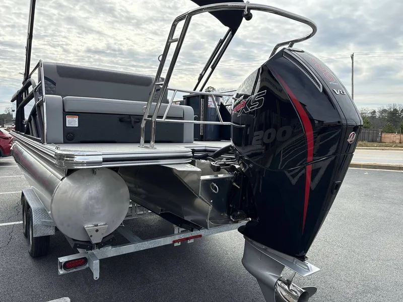 Slide: The Image of Crest 235 CONQUEST SLSC 2026 - 28