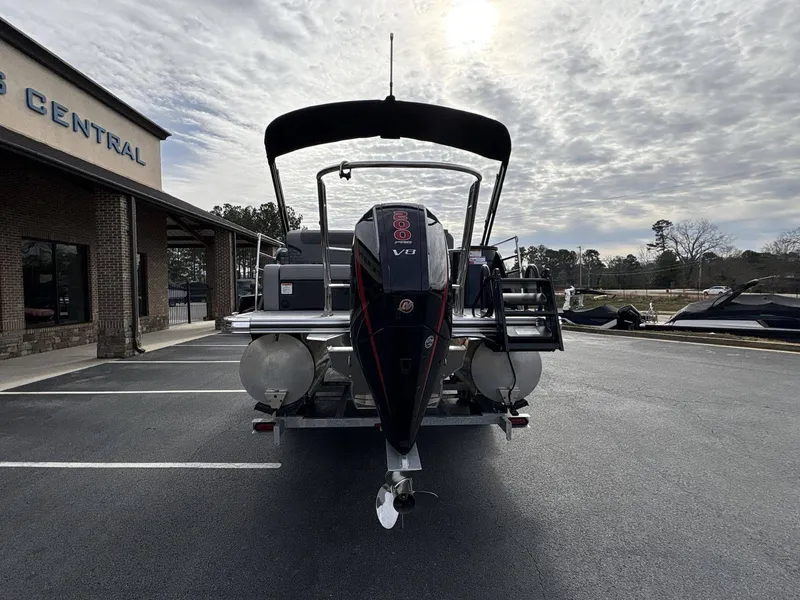 Slide: The Image of Crest 235 CONQUEST SLSC 2026 - 3